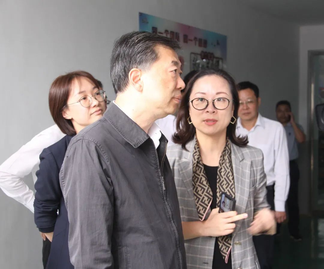 江阴市委书记许峰一行莅临富仁集团开展调研活动