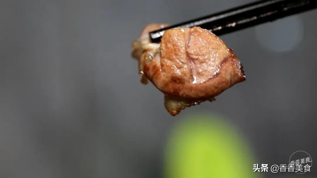 人山人海来吃肉,大哥小弟都说香