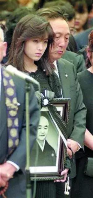 閰掍簳娉曞瓙蹇冧腑鍏呮弧浜嗕綘,閰掍簳娉曞瓙鐙櫧