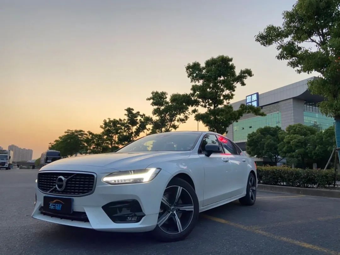 沃尔沃s90智逸豪华2022款使用说明,沃尔沃s90t8混动版2022款缺陷