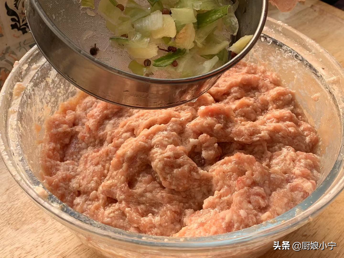 炸丸子怎么炸又酥又香又脆,炸丸子外酥里嫩的方法