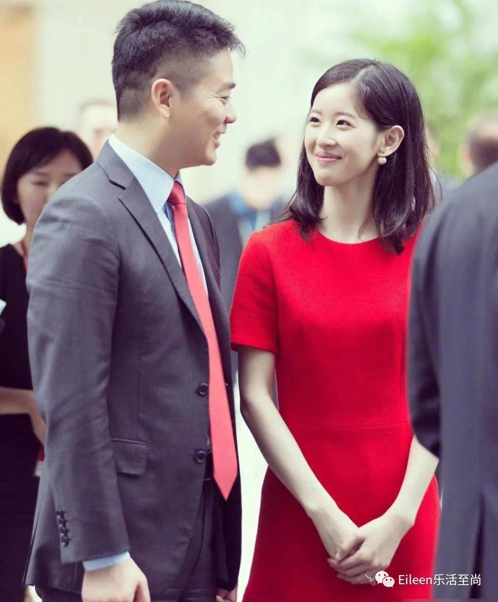 合影被裁？奶茶妹妹的千亿名媛晋级路还有多长？