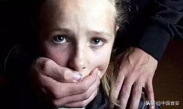 我是你父亲，可以亲你、摸你全身，这不是猥亵！通告激怒广大网友