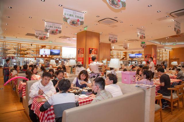 五一期间购物中心,五一消费实体回暖