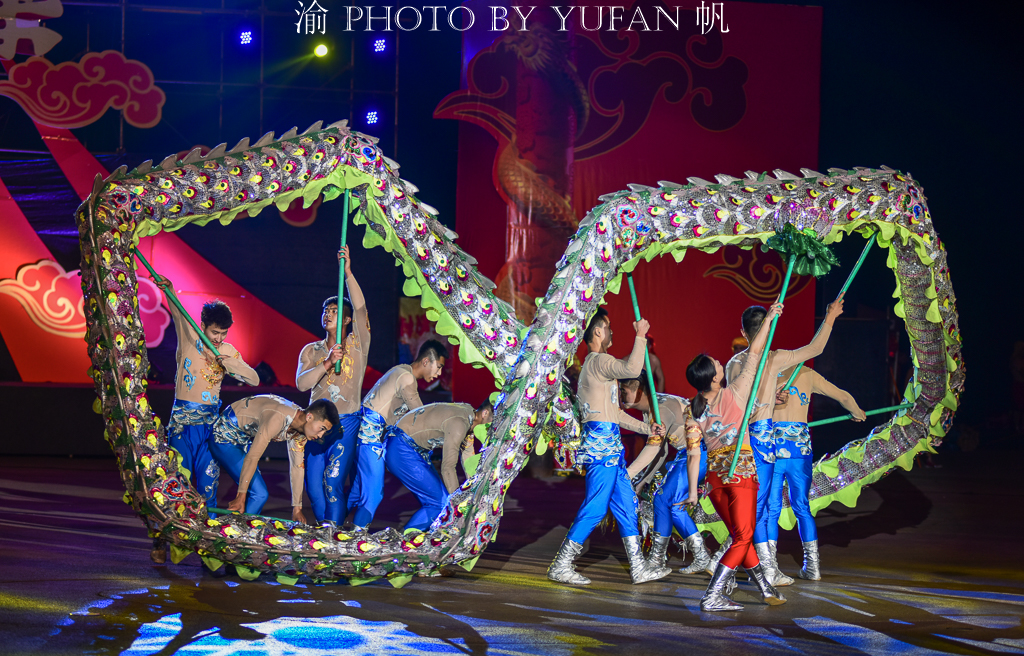 为国争光的铜梁竞技龙:蛟龙出水翻江倒海,龙翔九天扶摇腾飞