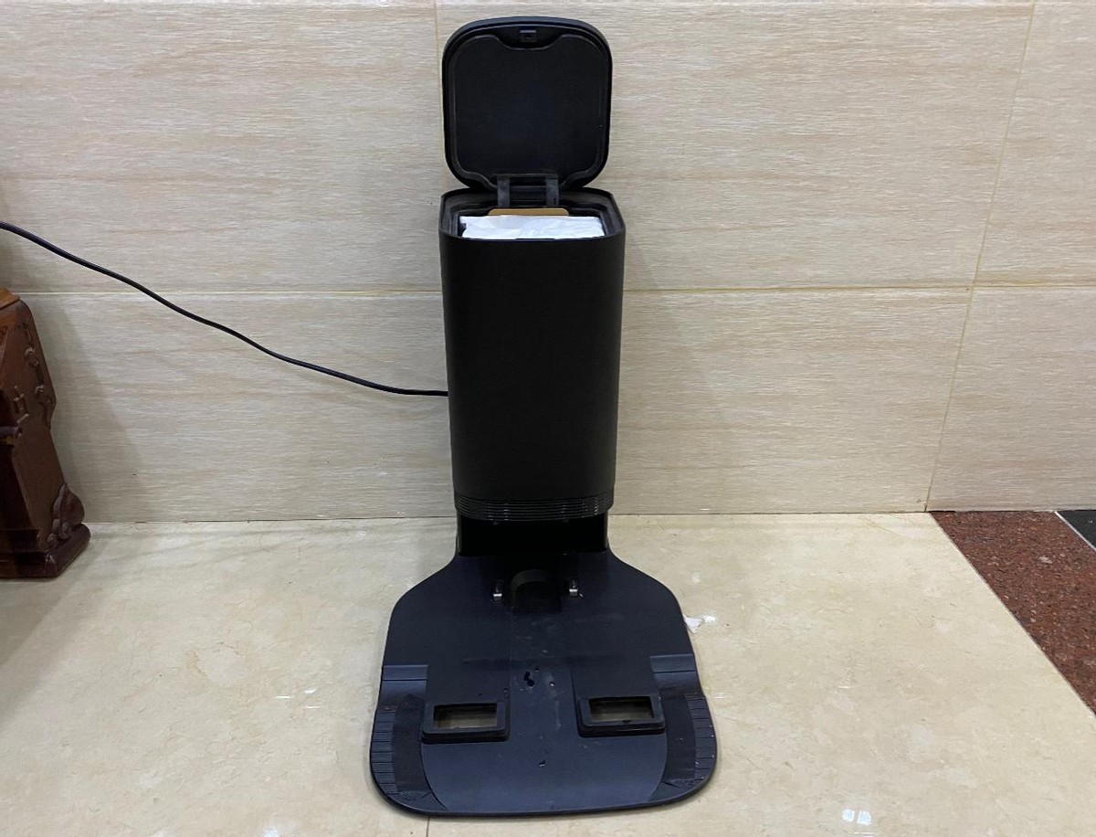 边扫拖边消毒，带电解除菌和自动集尘站的美的扫拖机器人S8+测评