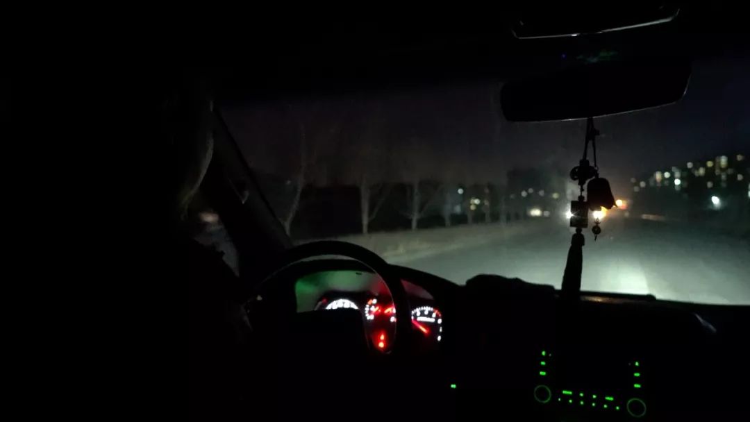 我跟网红灵车司机一起接了几次乘客