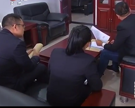 荒唐！女子借表姐的钱多次拒还还扬言：我承认借了我就是不还