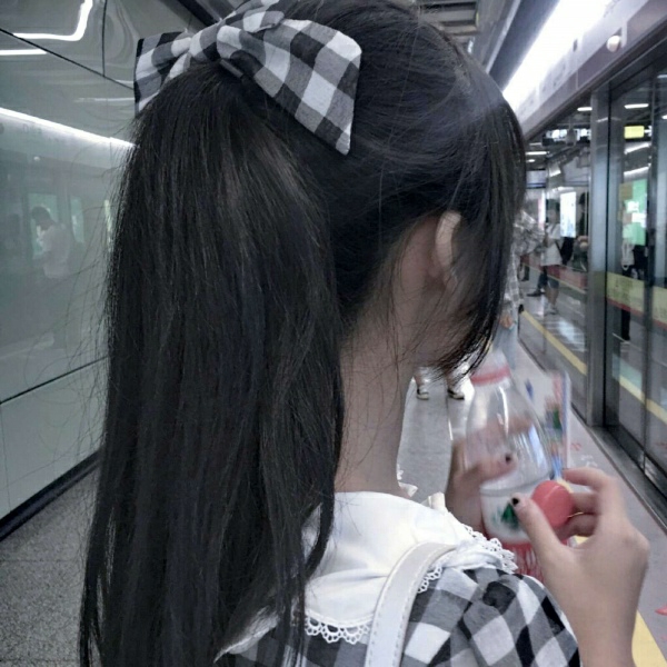 小清新闺蜜女头三人我想送你一个非常可爱的的礼物可是邮递员