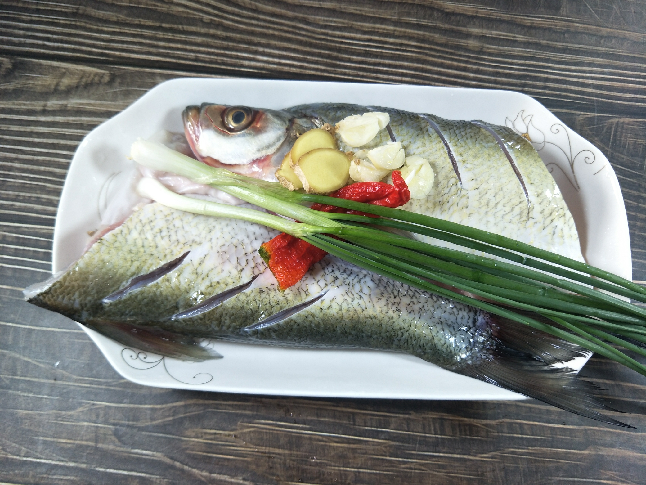 清蒸鱼没有蒸鱼豉油可以用生抽吗,清蒸鱼需要放什么料