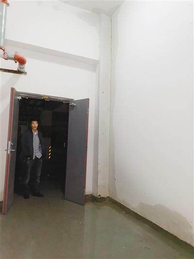 小区地下车库长期漏水未解决,两个小区积水