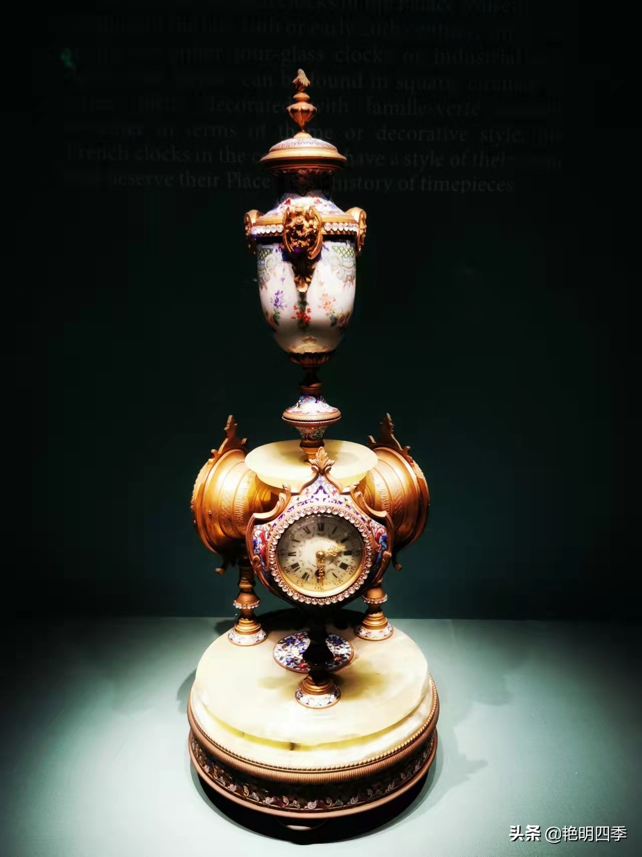 参观故宫的钟表图,展示一下故宫的各种钟表