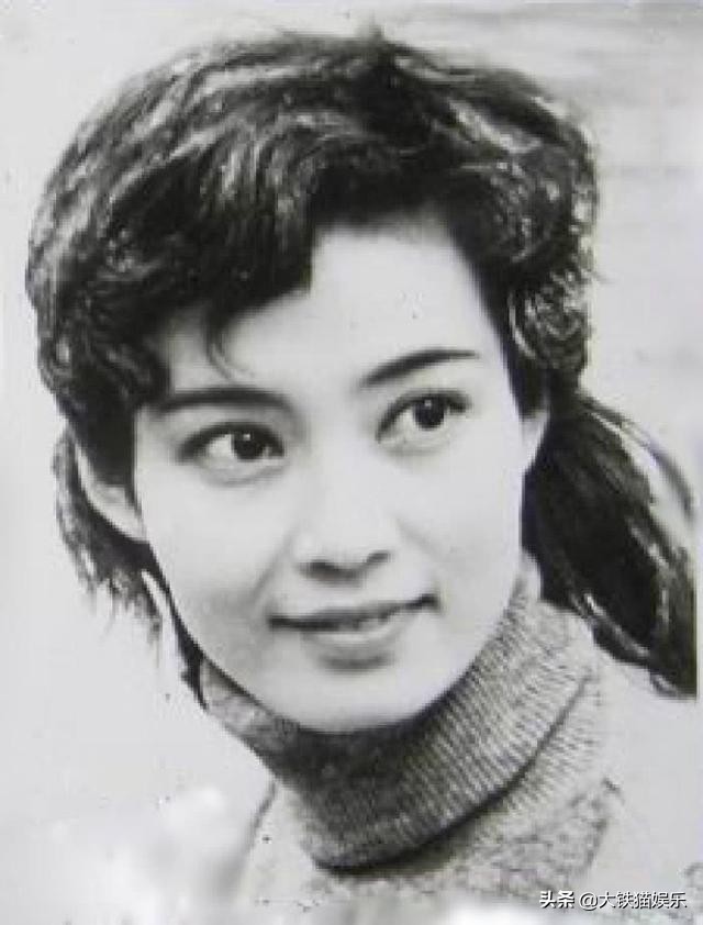 10对撞名的女星,同名不同命,有人公开互撕,有人无辜被“连坐”