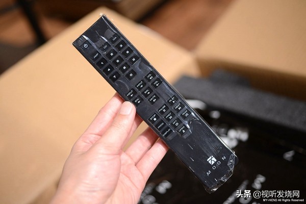 很强大!只要配上后级就OK:Moon390串流*放播**器/前级