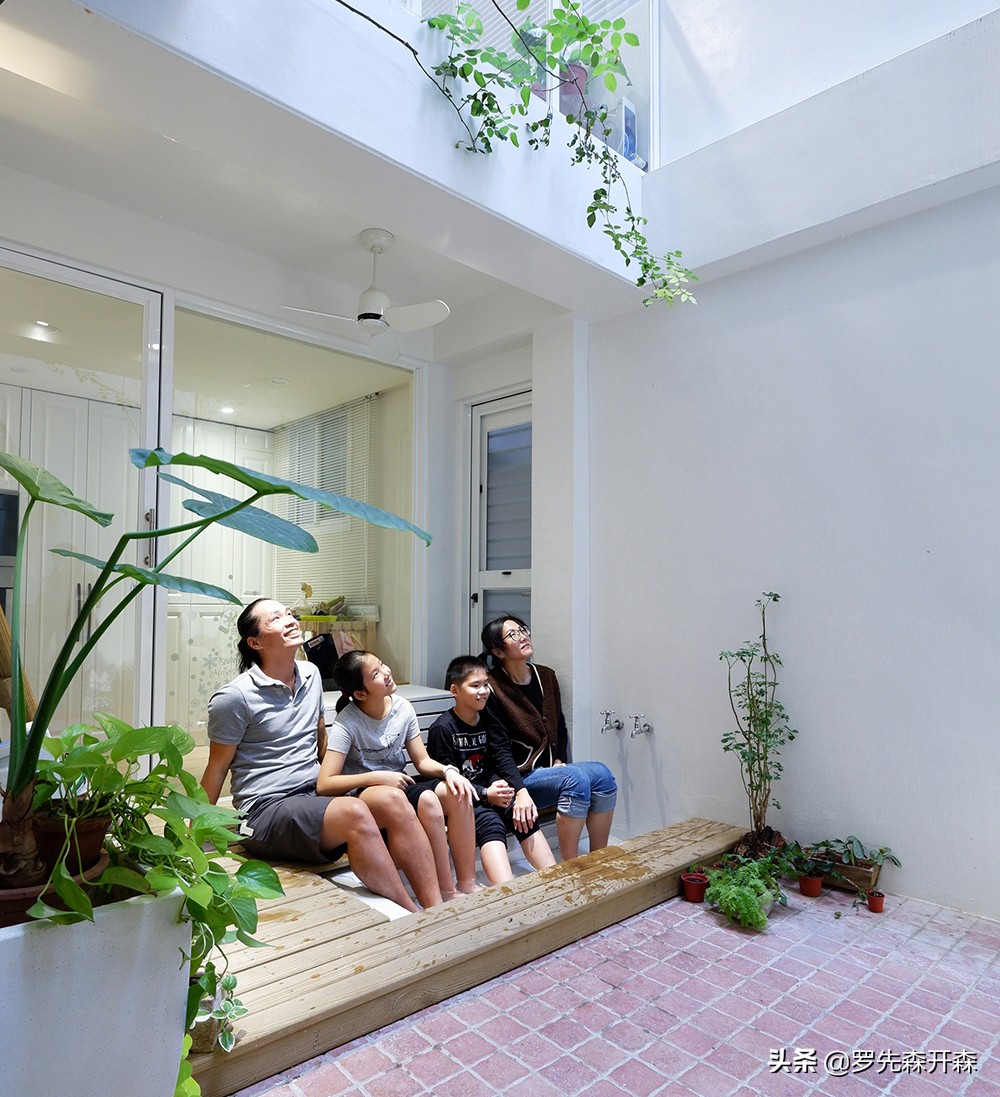 小户型天井改造庭院效果图,21米狭长房屋双天井设计