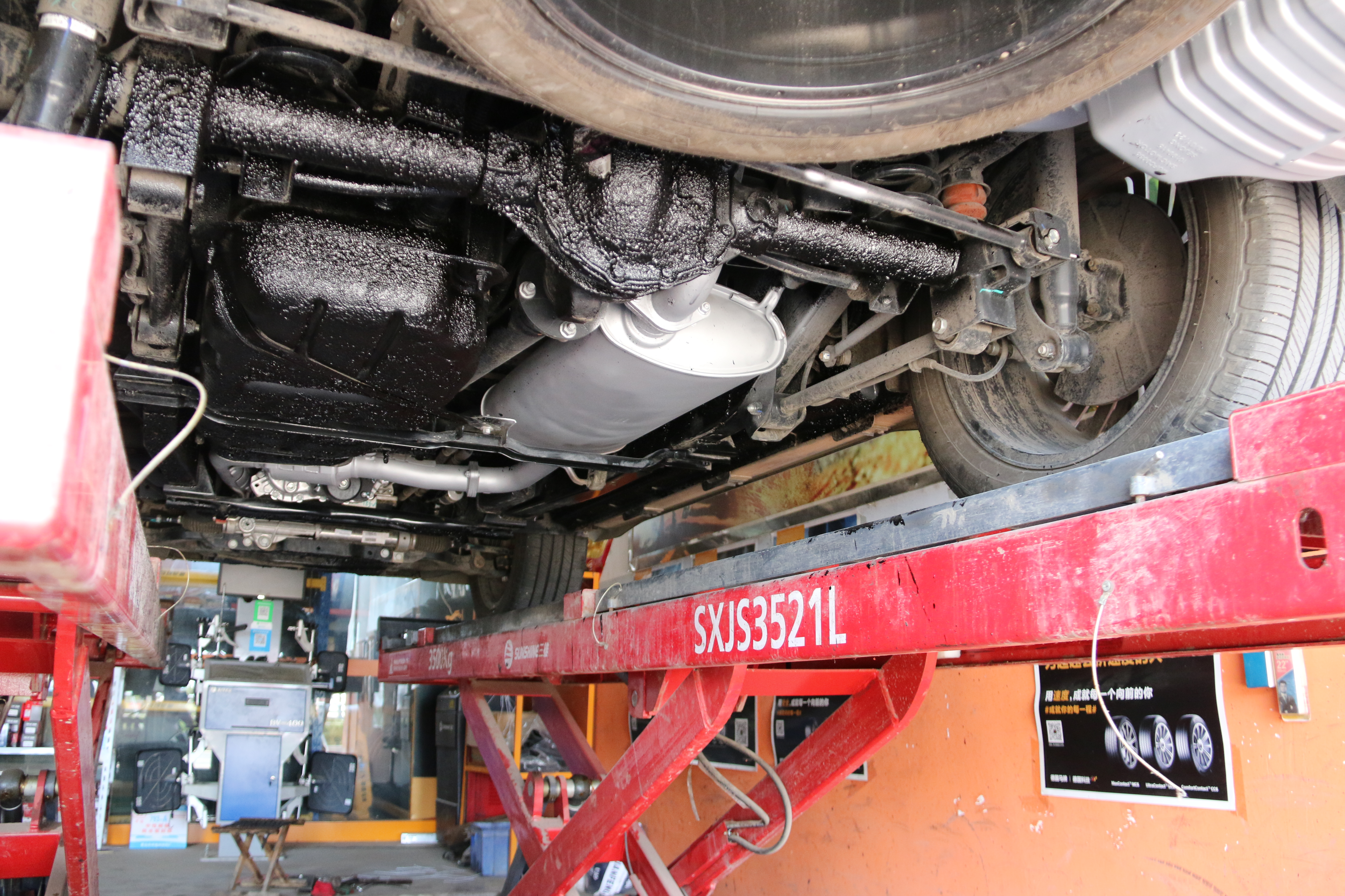 汽车做底盘装甲的好处及注意事项,汽车底盘装甲是什么有必要装吗