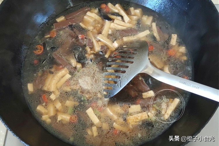 如何辨别鸭血真假,真假鸭血怎么辨别