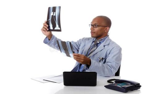 美国老人看病免费吗,美国看病到底难不难