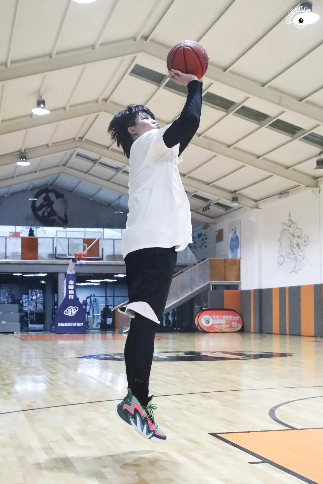 无论是打球还是穿鞋，你都「要疯」一点|KVSN众测