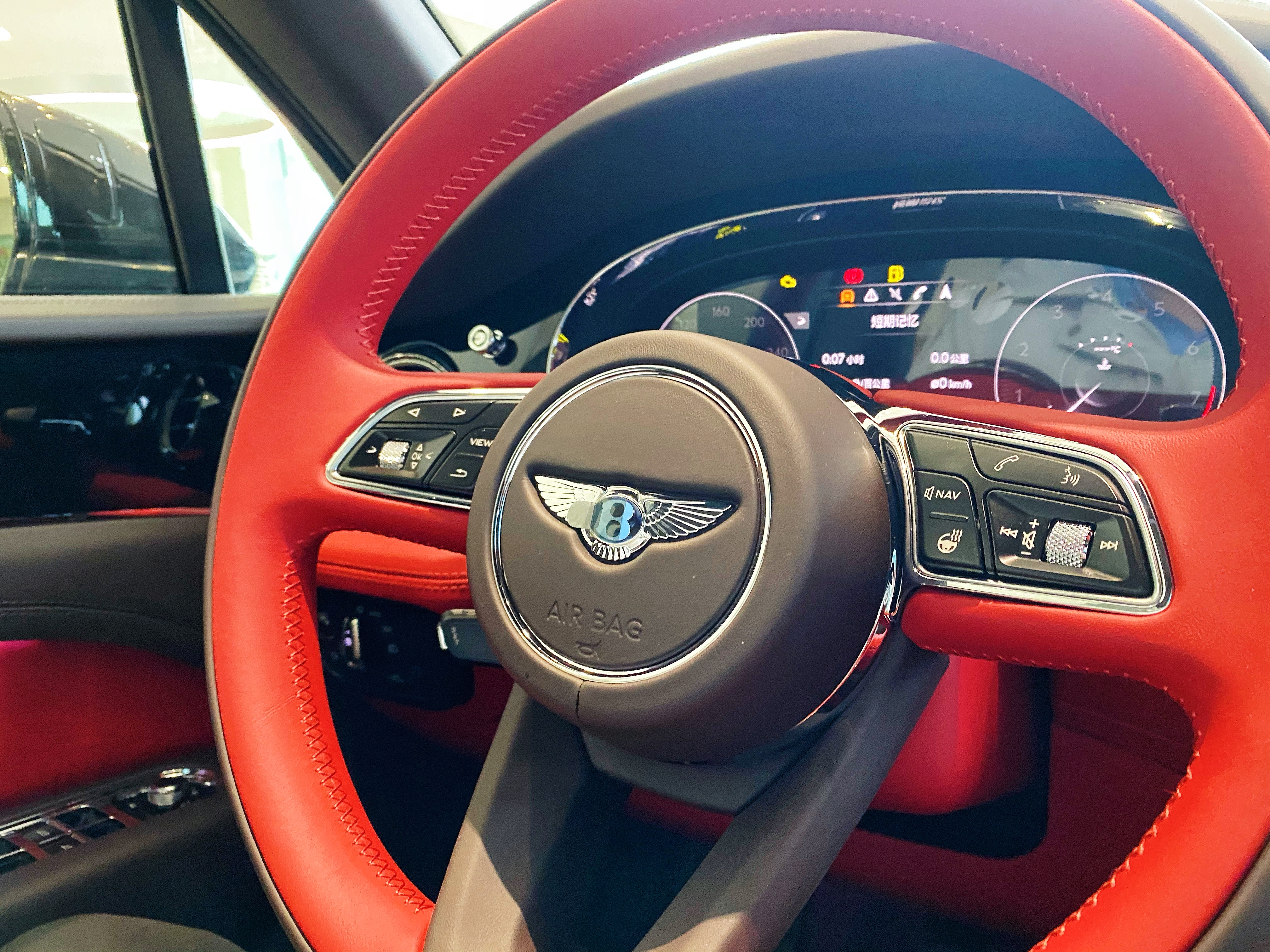 开宾利添越回老家是什么体验,一天消费差不多400元