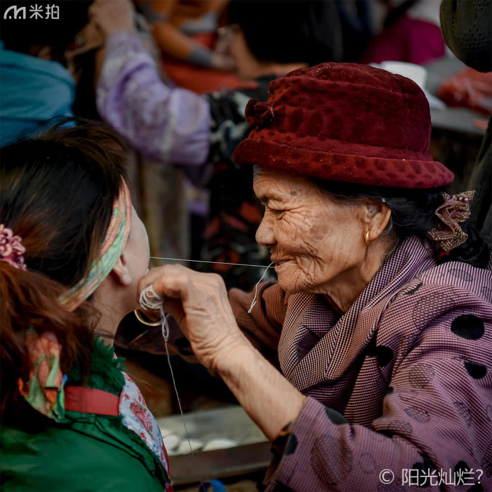 中国修面刮脸采耳女技师,专业修面刮脸采耳洗眼挤黑头