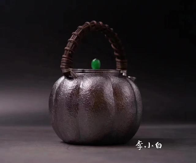 银壶银杯煮茶喝茶好吗,泡茶为什么用银壶煮水比较好