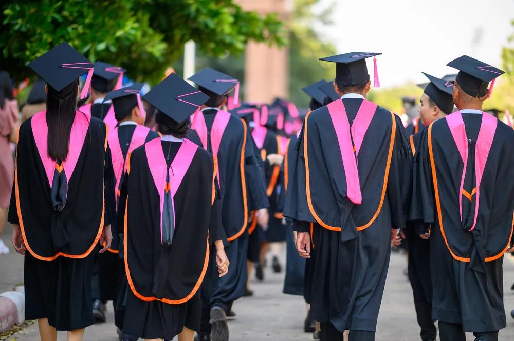 博士生很多吗,博士穷么