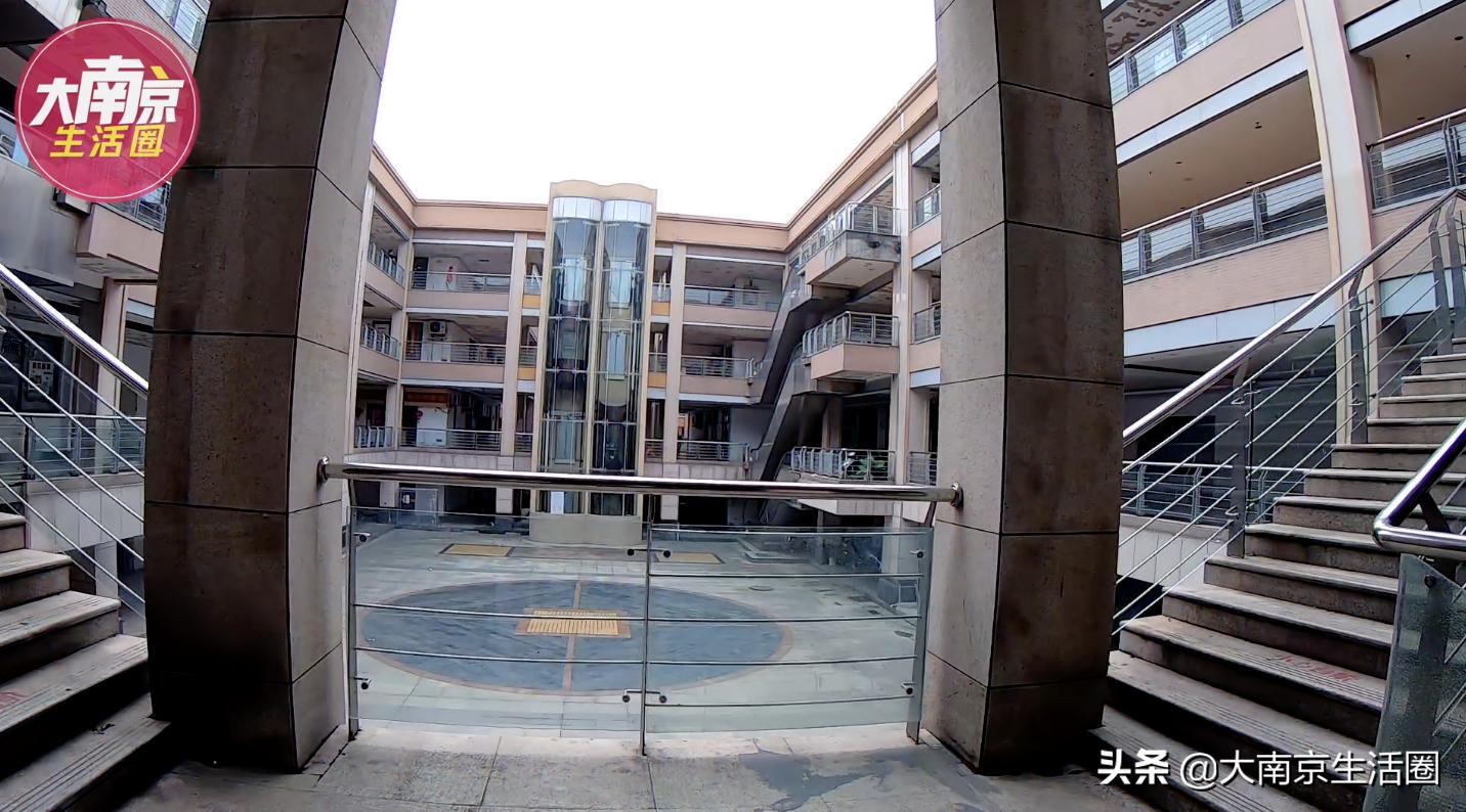 南京南站附近商场购物中心,南京南站旁边的商场