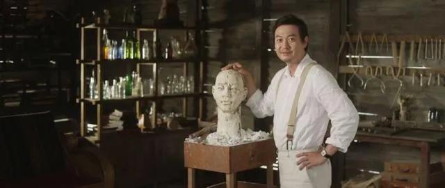 女子为艺术献身全裸出镜，身材火热