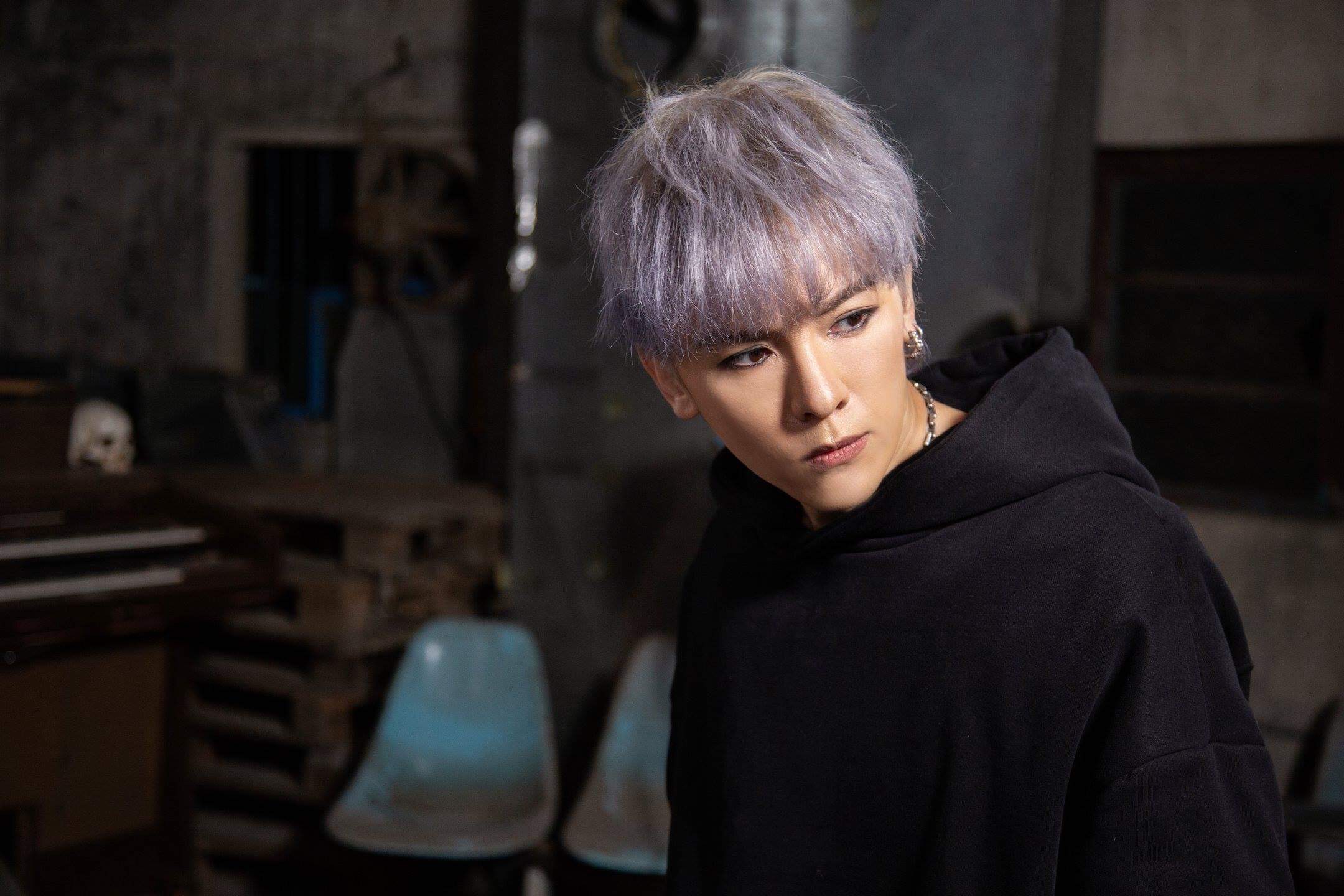 *脑洗**抒情歌《怎么办》金志遥MV挑战人尸