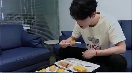 最大胆又最正经,肖战和Gucci