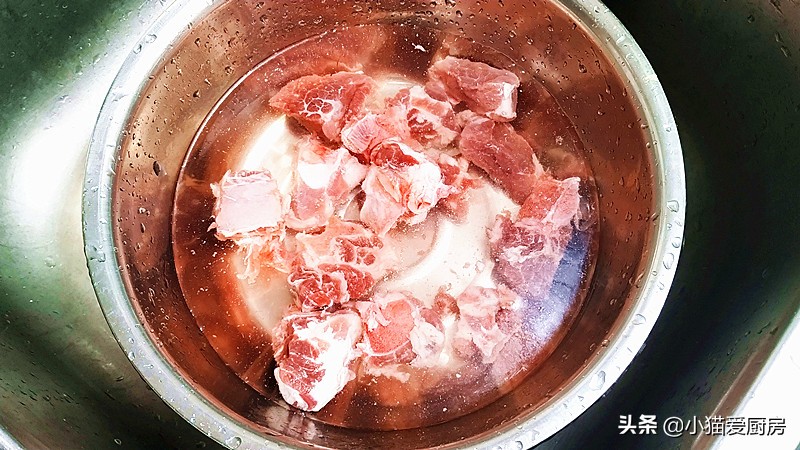 大鲤鱼骨头鱼肉怎么做好吃,猪尾巴和骨头怎么做的好吃