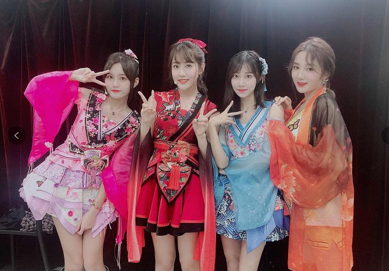 26岁女星台前台下两个样!私下身份引热议,网友指挣得比当明星多