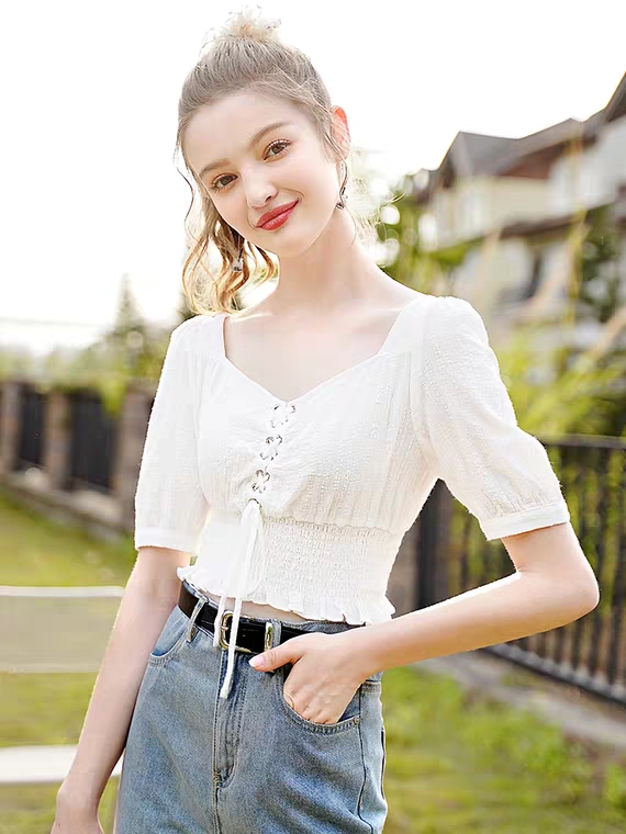 胸大的女生穿衣服该穿什么,胸小女生的选衣误区