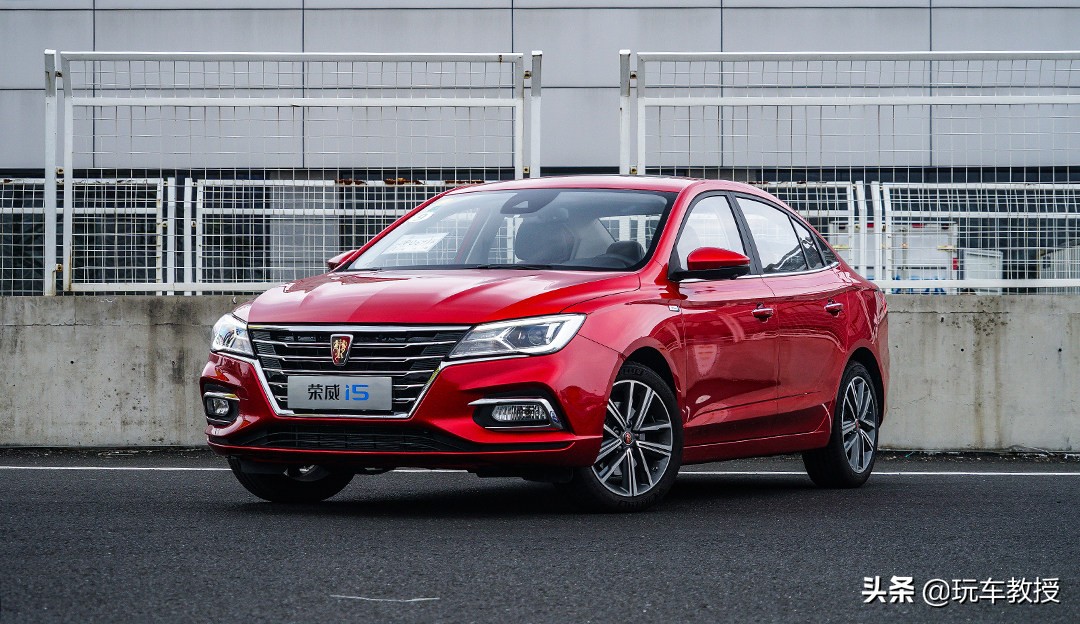 卡罗拉对比轩逸哪个值得拥有,轩逸和卡罗拉混动谁的动力强一点