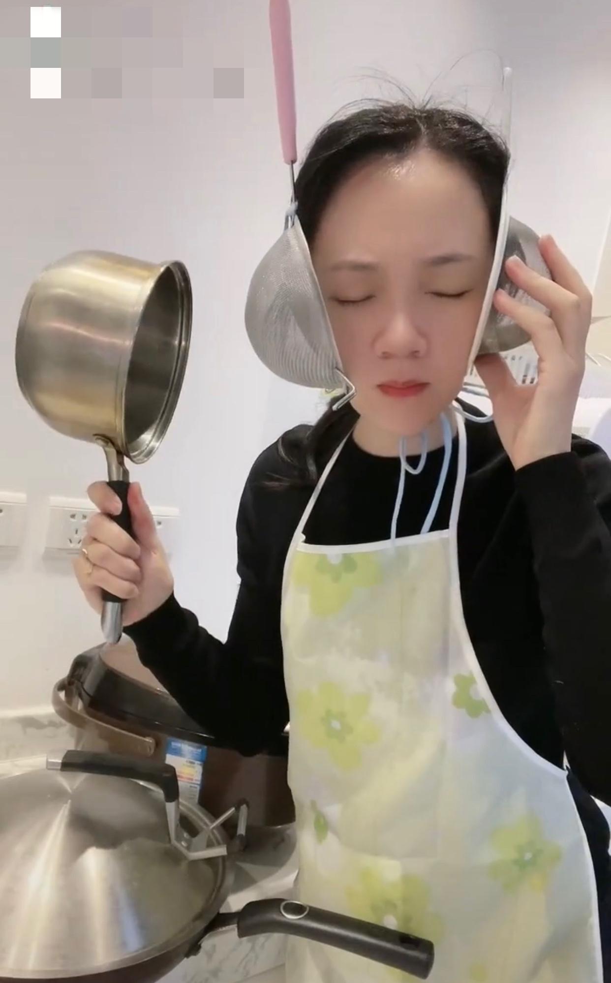 安徽台一姐周群端庄形象崩塌？在厨房打碟乱舞，电饭煲才150元