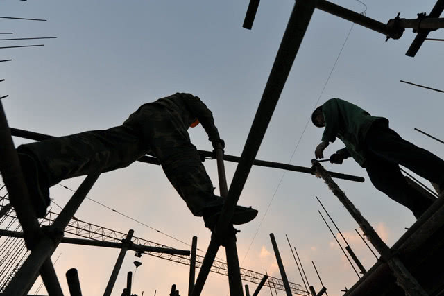 最近房价下跌买房划算吗,房价下跌首付下降吗