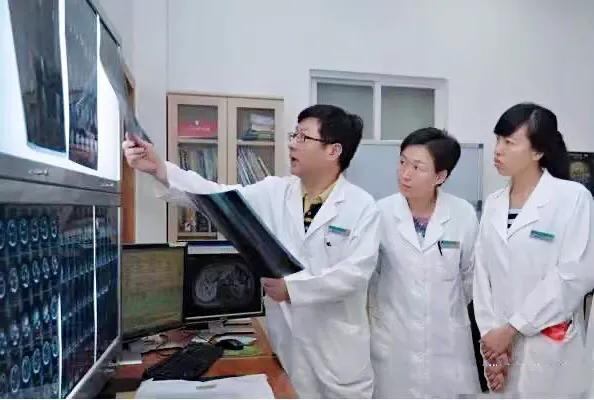 厉害了：不专业不足以服众，佛中医神奇“刀功”国际舞台演绎精彩