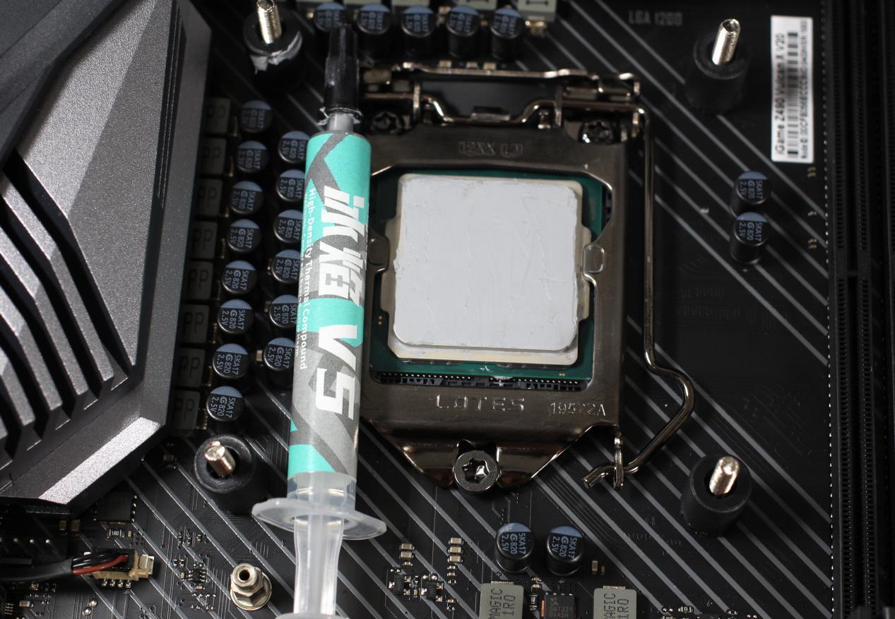 三款主流硅脂横评：谁能为十代酷睿散热解忧？