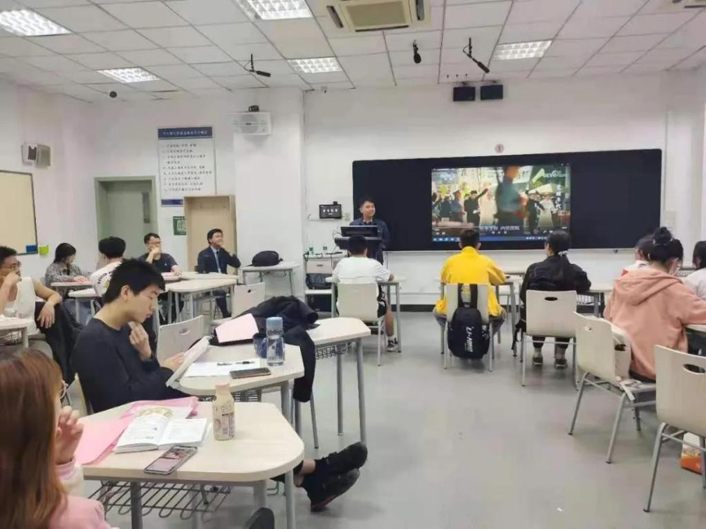 史上最牛创业：从13人到9000多万人！北京又一“火爆”大学课走红央媒！