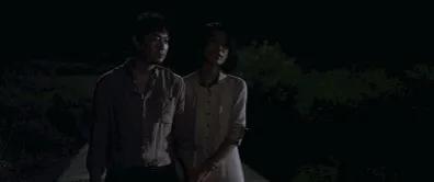 女子为艺术献身全裸出镜，身材火热