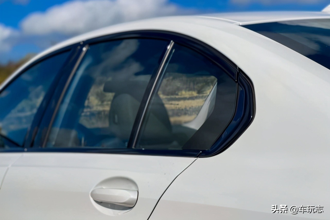 2012宝马318i高配,2017款宝马318i时尚型低配