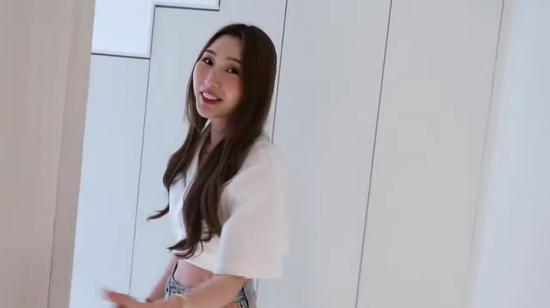 韩国美女晒独居公寓引11万人围观衣帽间全是名牌