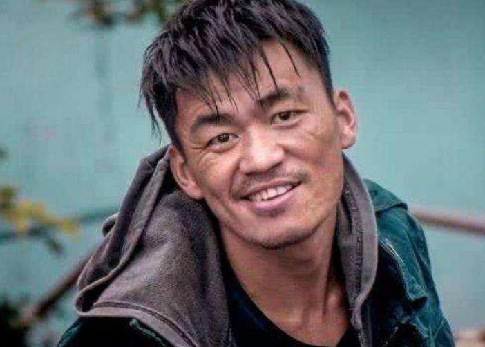 撤侨令出，陈凯歌骑虎难下，成龙为认祖归宗的房祖名挽口碑