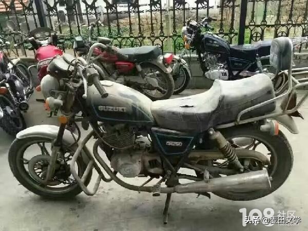 90年代嘉陵摩托车的回忆,小时候的嘉陵弯梁摩托车