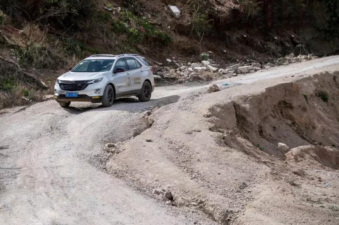 驾驶雪佛兰白色探界者环游世界,雪佛兰探界者1.5试驾视频最新