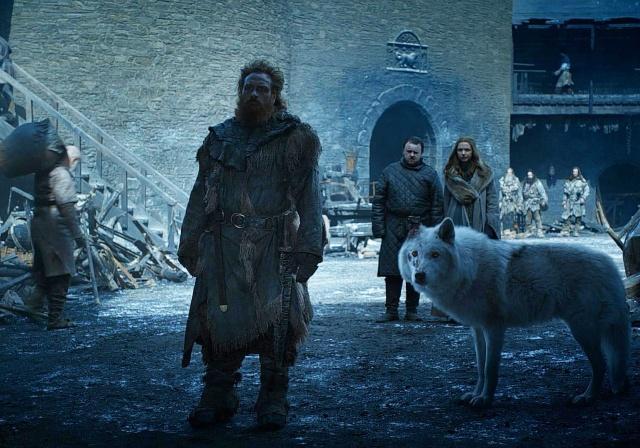 权力的游戏红袍女巫跟雪诺,冰原狼雪诺与白灵完整版