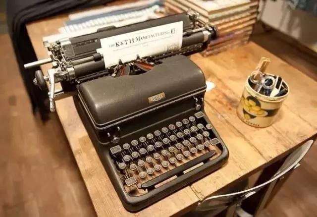 男朋友看到就想带回家私藏的“口红”机械键盘，安卓苹果一键切换