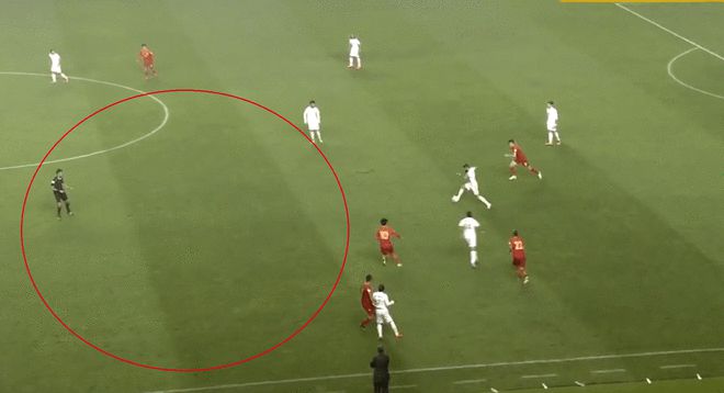 14亿人暴怒的比赛！国足绝望19秒：散步、看戏、中场任人*躏蹂**