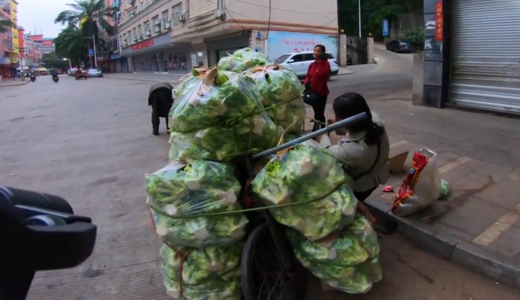 越南游客很多,越南人来中国旅游观光购物情况